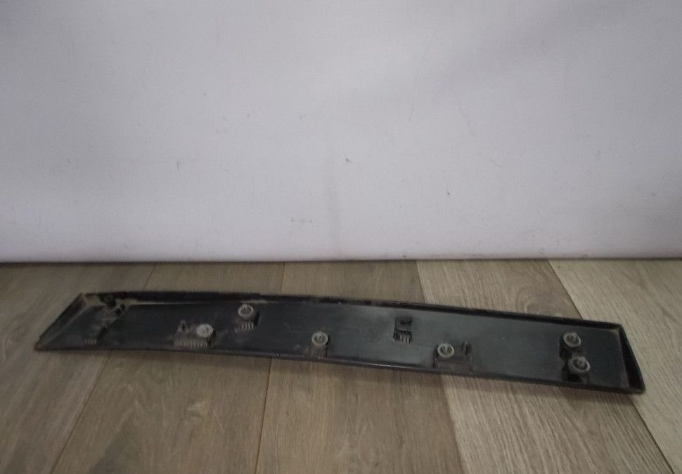 Молдинг двери задний правый бу BMW X1 F48 OEM 51137352094