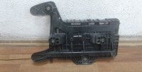 Площадка под АКБ Volkswagen Tiguan Oem 1K0915333 (слом. 1 крепл.)