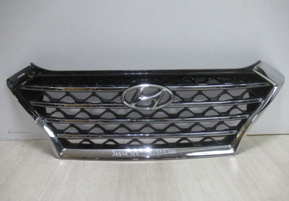 Решетка радиатора Hyundai Tucson 3 рест  oem 86351D7600 (трещины)