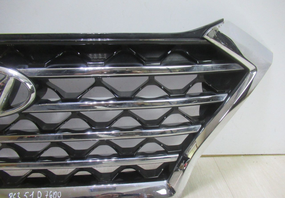 Решетка радиатора Hyundai Tucson 3 рест  oem 86351D7600 (трещины)