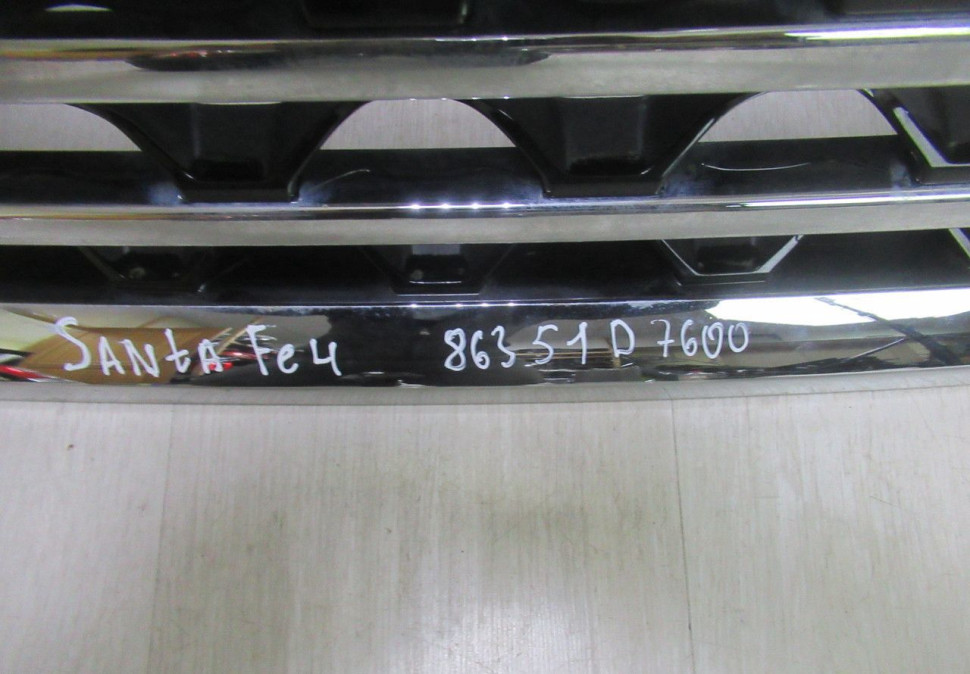 Решетка радиатора Hyundai Tucson 3 рест  oem 86351D7600 (трещины)