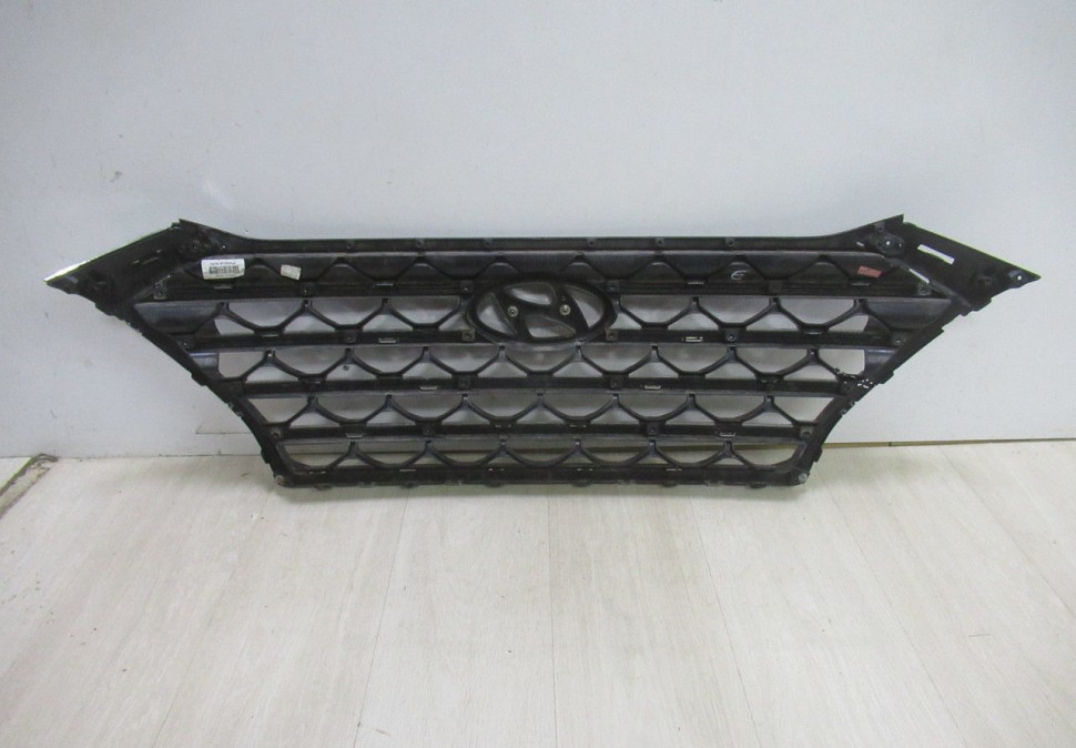 Решетка радиатора Hyundai Tucson 3 рест  oem 86351D7600 (трещины)