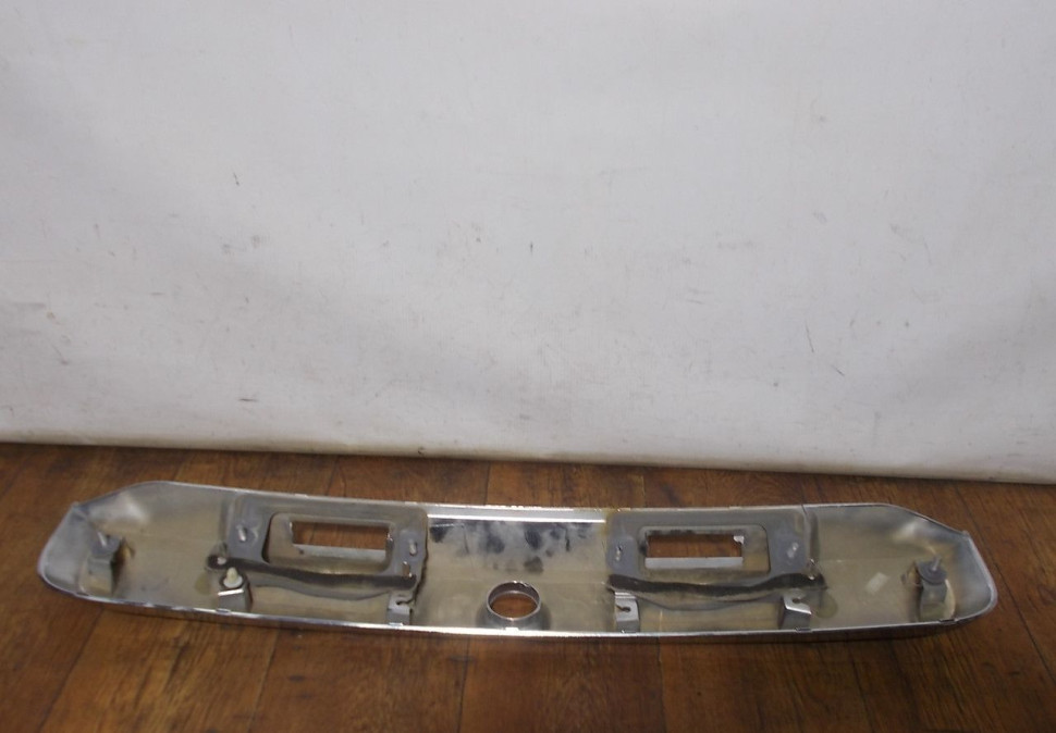 Молдинг крышки багажника бу Renault Duster OEM 848106442R Молдинг крышки багажника бу Renault Duster OEM 848106442R