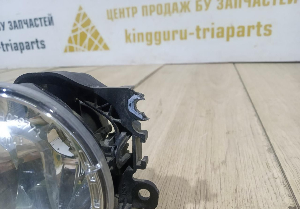 Фара противотуманная бу Renault Logan 2 OEM 261500097R Фара противотуманная бу Renault Logan 2 OEM 261500097R