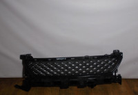 Решетка переднего бампера бу Renault Sandero Stepway 2 OEM 622548039R