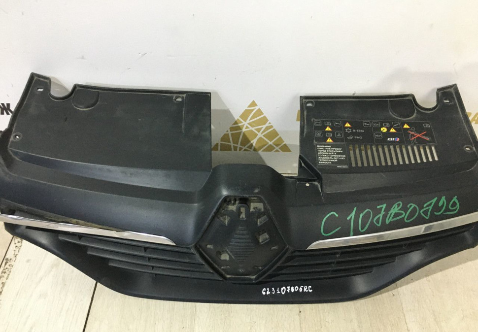 Решетка радиатора Renault Logan 2 OEM 623107605R