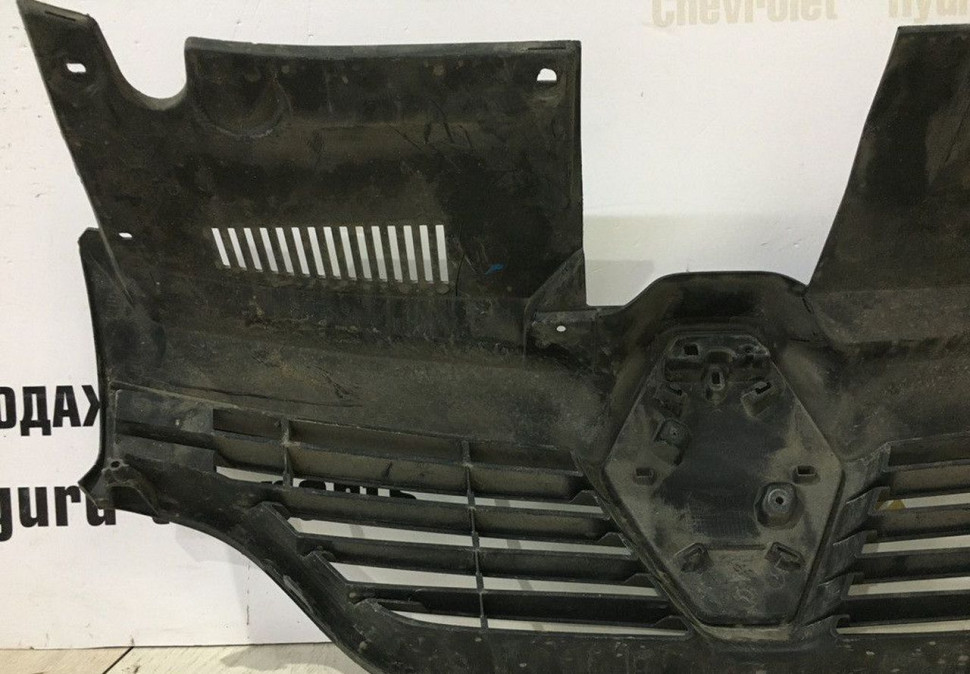 Решетка радиатора Renault Logan 2 OEM 623107605R
