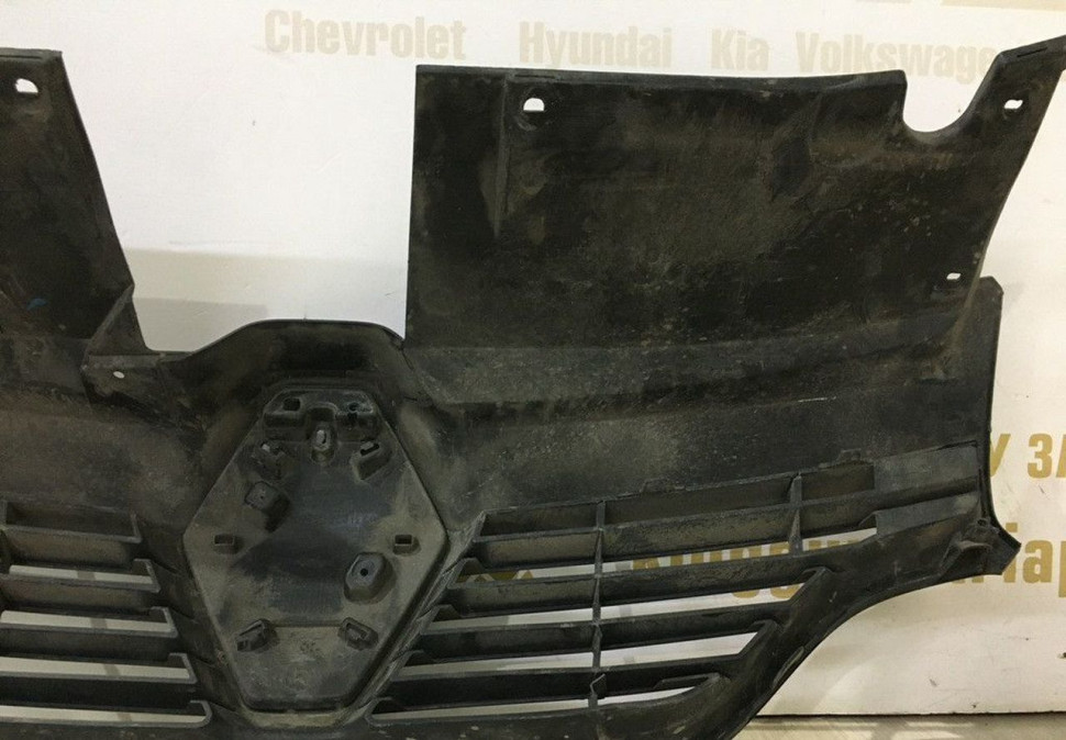 Решетка радиатора Renault Logan 2 OEM 623107605R