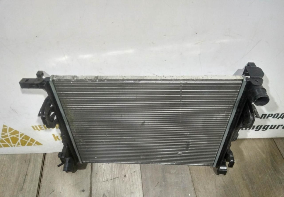 Радиатор охлаждения бу Renault Logan 2 OEM 214105731R Радиатор охлаждения бу Renault Logan 2 OEM 214105731R