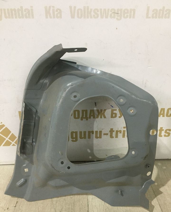Суппорт фонаря Kia Cerato 1 2004>2009 oem 715752F500 Суппорт фонаря Kia Cerato 1 2004>2009 oem 715752F500