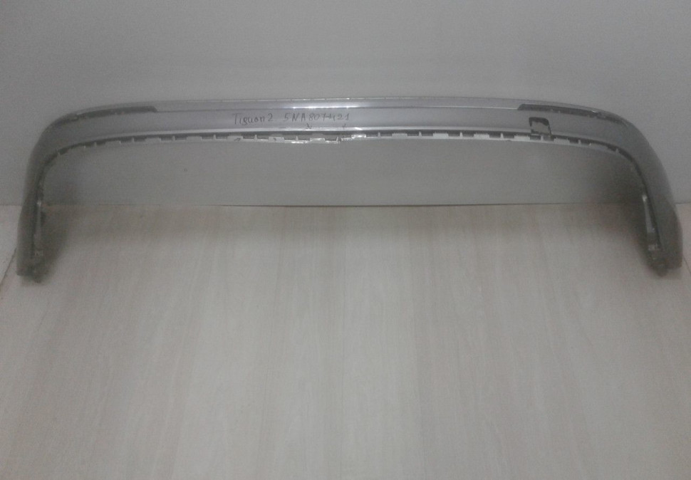 Бампер задний Volkswagen Tiguan 2 oem 5na807421 (трещина)