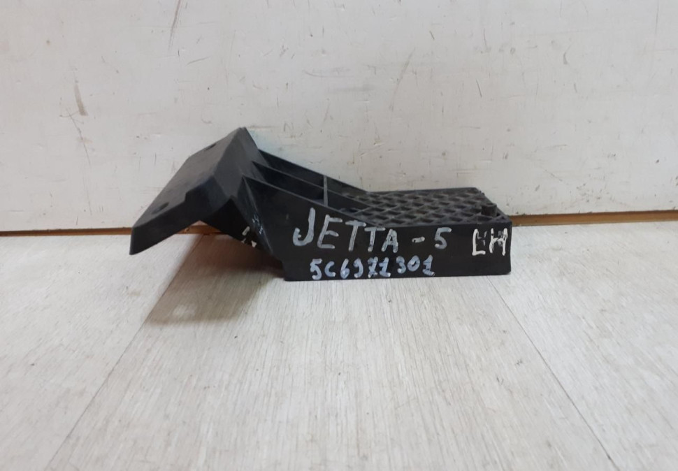 Кронштейн блока управления Volkswagen Jetta 6 oem 5c6971301