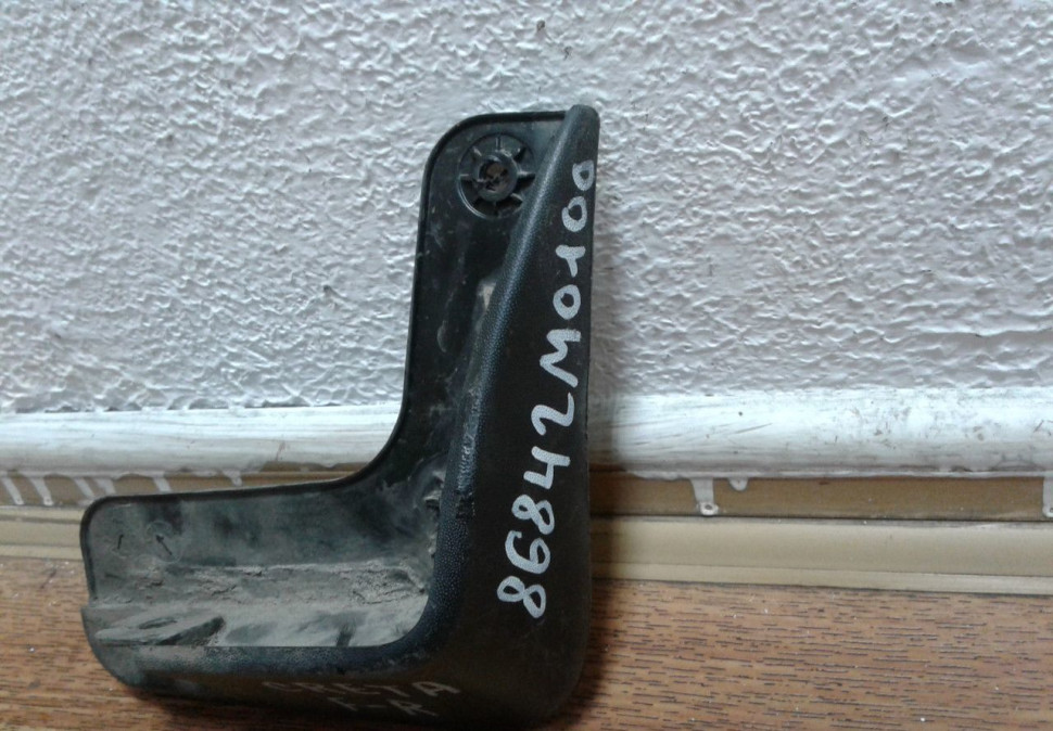 Брызговик передний правый Hyundai Creta (16>) трещина oem 86842m0100