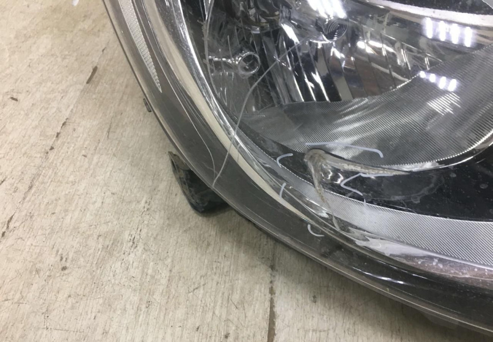 Фара правая Hyundai Solaris 1 2010 до рест oem 921024L000 Фара правая Hyundai Solaris 1 2010 до рест oem 921024L000