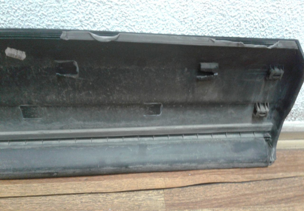 Молдинг двери задний левый Volkswagen Tiguan (11-16) сломаны крепления oem 5n0854949 (скл-3) Молдинг двери задний левый Volkswagen Tiguan (11-16) сломаны крепления oem 5n0854949 (скл-3)