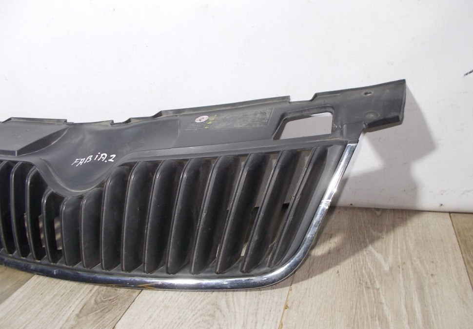 Решетка радиатора бу Skoda Fabia 2 OEM 5J0853668C Решетка радиатора бу Skoda Fabia 2 OEM 5J0853668C