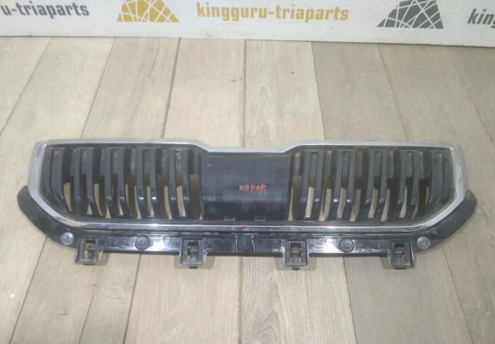 Решетка радиатора бу Skoda Karoq OEM 57A853653B