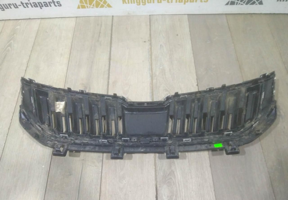 Решетка радиатора бу Skoda Karoq OEM 57A853653B