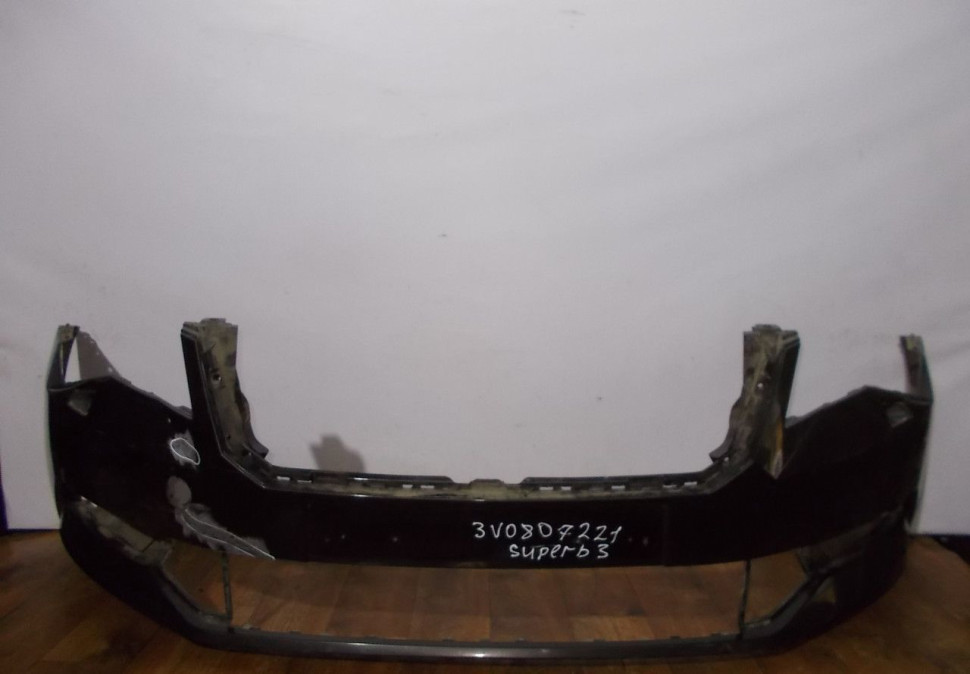 Бампер передний бу Skoda Superb 3 OEM 3V0807221