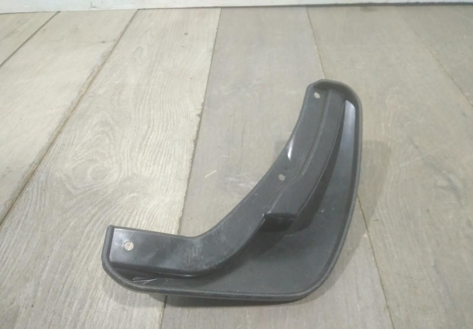 Брызговик передний левый бу Skoda Karoq OEM 57A821173A