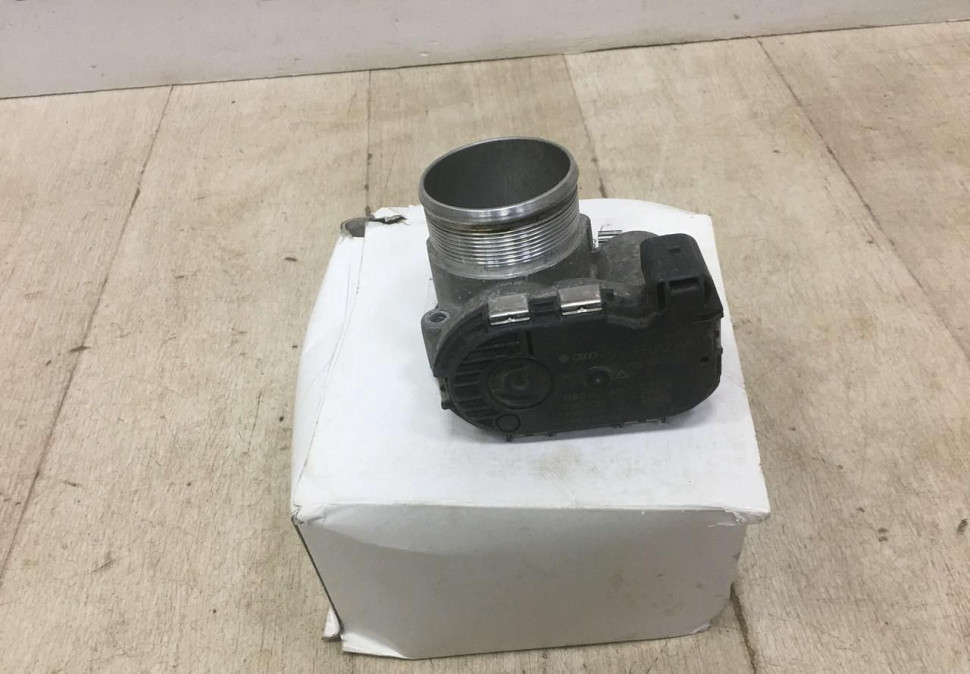 Дроссельная заслонка Volkswagen Tiguan 2 16- oem 06K133062AS