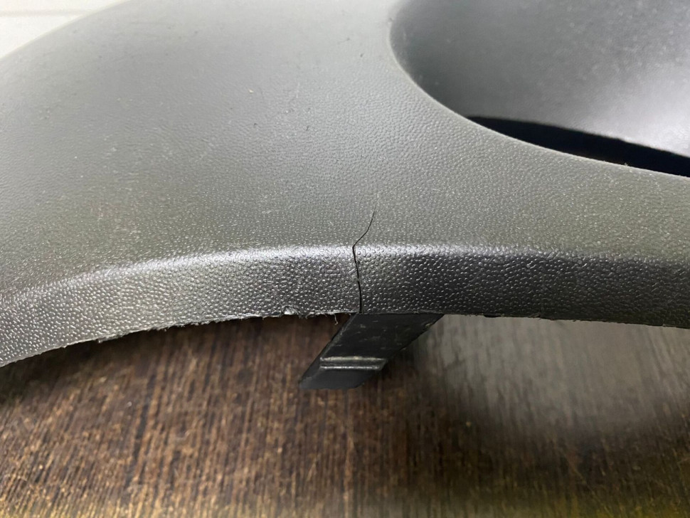 Решетка противотуманной фары правая Volkswagen Touareg 2 дорестайлинг 2010 OEM 7P6807490 Решетка противотуманной фары правая Volkswagen Touareg 2 дорестайлинг 2010 OEM 7P6807490