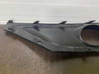 Решетка противотуманной фары правая Volkswagen Touareg 2 дорестайлинг 2010 OEM 7P6807490