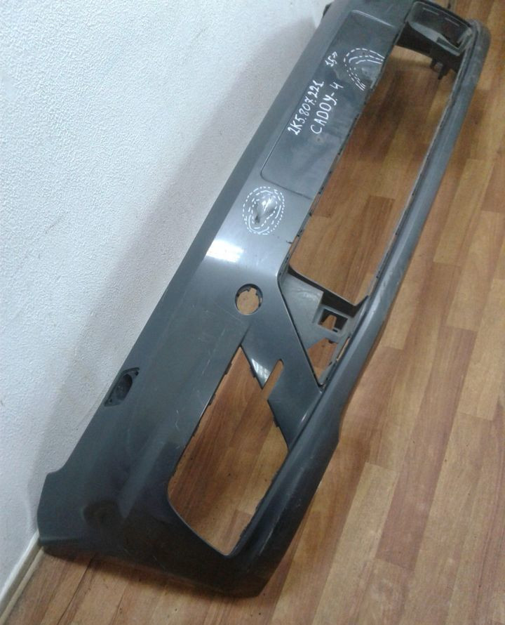 Бампер передний Volkswagen Caddy 4 oem 2k5807221 (трещина) Бампер передний Volkswagen Caddy 4 oem 2k5807221 (трещина)
