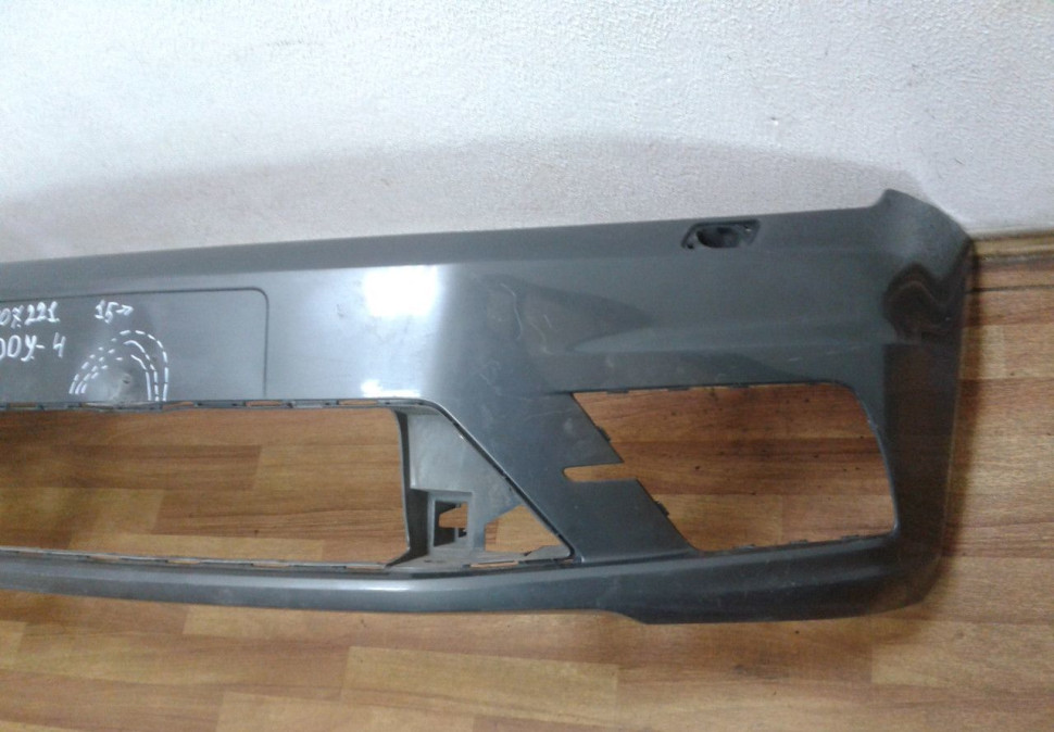 Бампер передний Volkswagen Caddy 4 oem 2k5807221 (трещина) Бампер передний Volkswagen Caddy 4 oem 2k5807221 (трещина)
