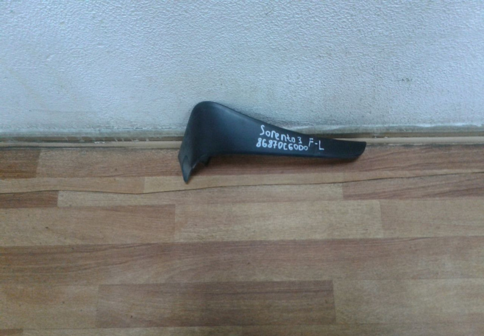 Брызговик передний левый Kia Sorento 3 oem 86870c6000