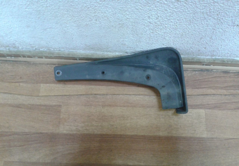 Брызговик передний левый Kia Sorento 3 oem 86870c6000