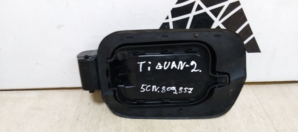 Лючок бензобака Volkswagen Teramont oem 3CN809857