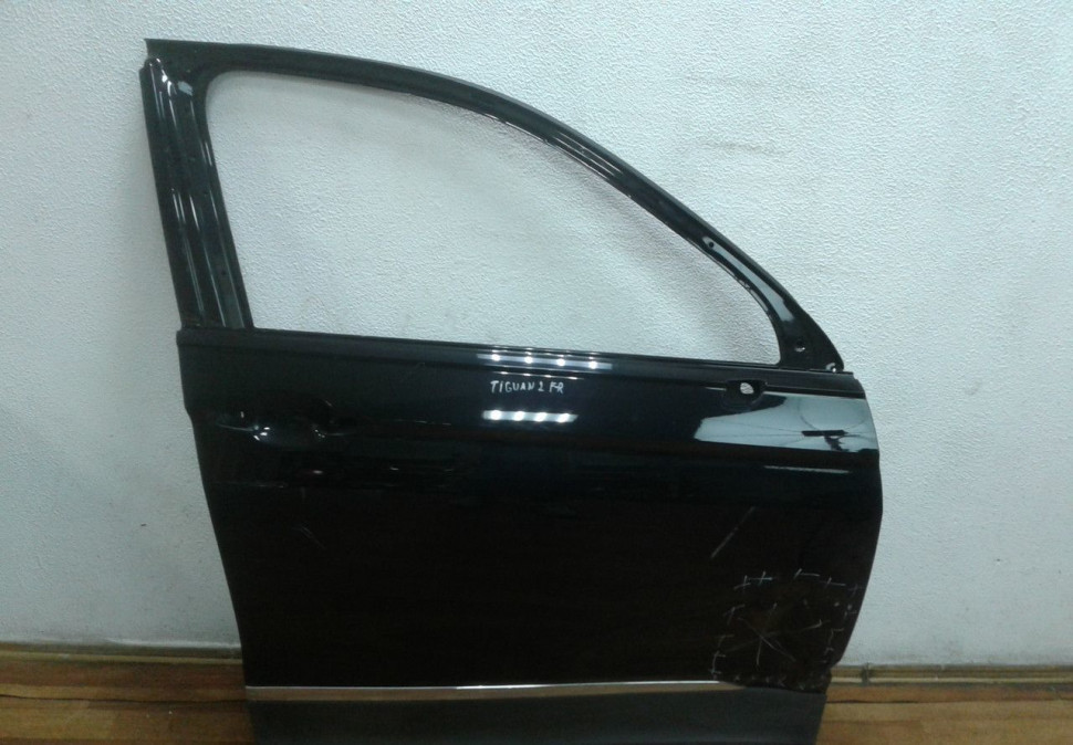 Дверь передняя правая Volkswagen Tiguan 2 oem 5NA831056K (вмятина) (скл-3)