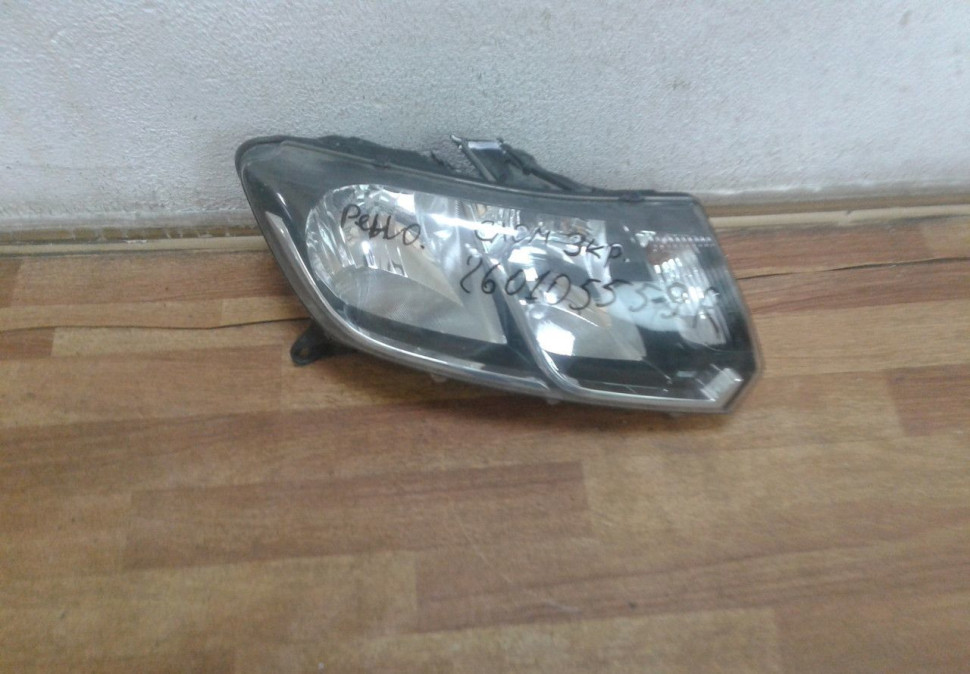 Фара правая Renault Logan 2 oem 260105559R (слом 3 креп)