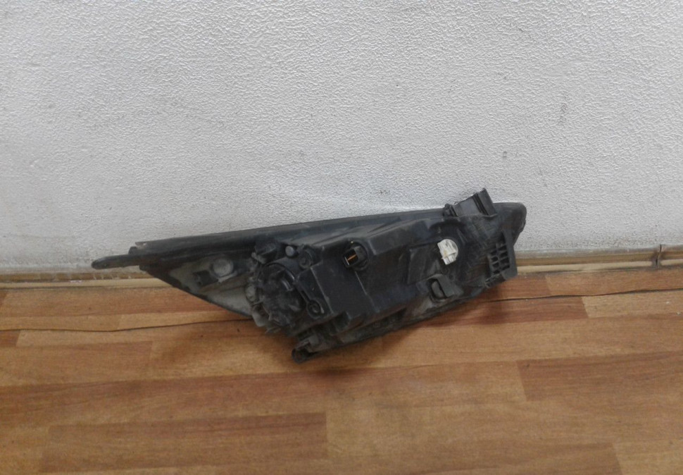 Фара правая Renault Logan 2 oem 260105559R (слом 3 креп) Фара правая Renault Logan 2 oem 260105559R (слом 3 креп)