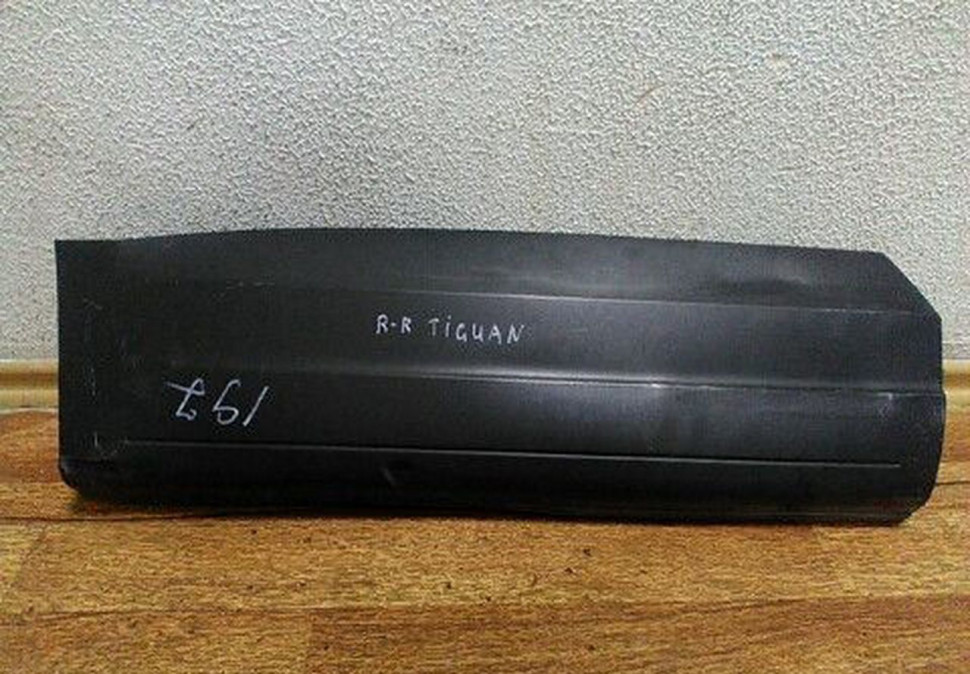 Молдинг двери задней правой Volkswagen Tiguan потертость oem 5n0854950a (скл-3)