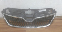 Решетка радиатора бу Skoda Rapid OEM 5JA853668
