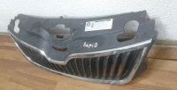 Решетка радиатора бу Skoda Rapid OEM 5JA853668
