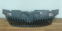 Решетка радиатора бу Skoda Fabia 2 рестайлинг OEM 5J0853668C