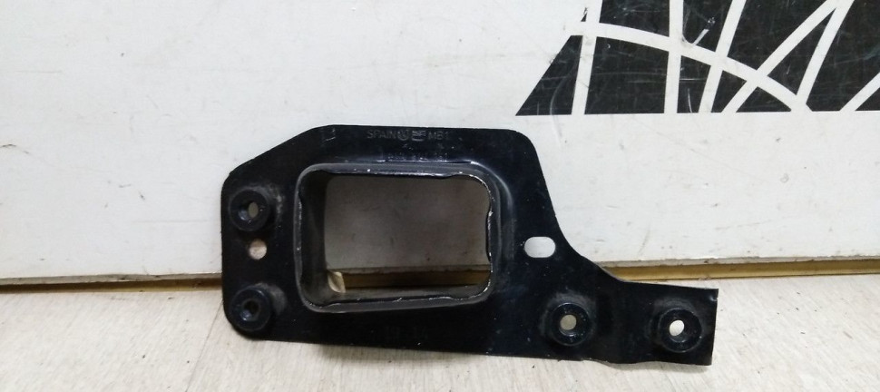 Передняя крышка левого лонжерона Volkswagen Polo oem 6R0804181
