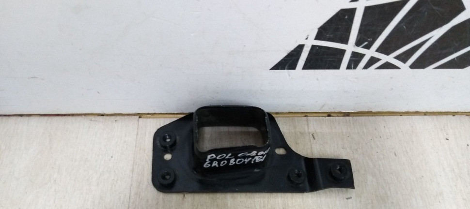 Передняя крышка левого лонжерона Volkswagen Polo oem 6R0804181
