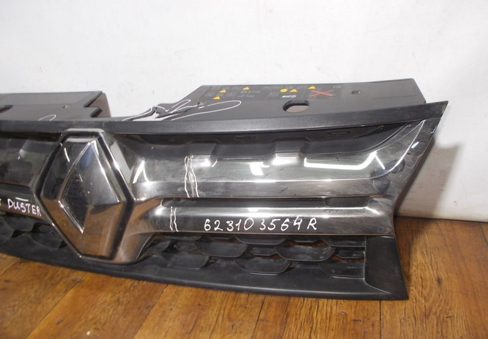 Решетка радиатора бу Renault Duster рестайлинг OEM 623103564R Решетка радиатора бу Renault Duster рестайлинг OEM 623103564R