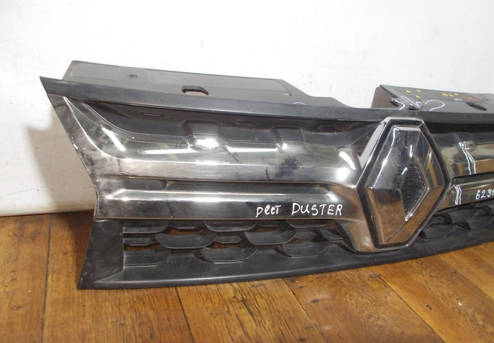 Решетка радиатора бу Renault Duster рестайлинг OEM 623103564R Решетка радиатора бу Renault Duster рестайлинг OEM 623103564R