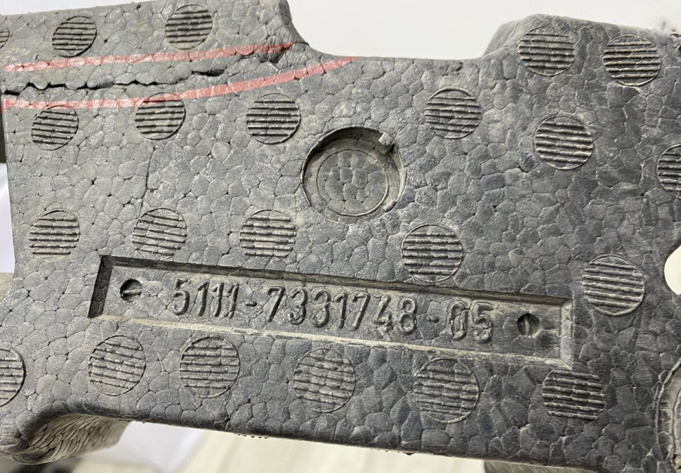 Абсорбер переднего бампера BMW 5 F10 OEM 51117331748 Абсорбер переднего бампера BMW 5 F10 OEM 51117331748