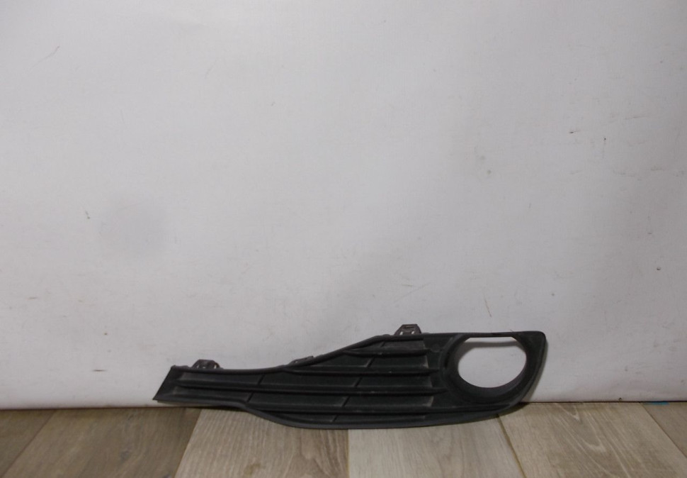 Решетка переднего бампера левая бу BMW 3 F30 OEM 51117255365