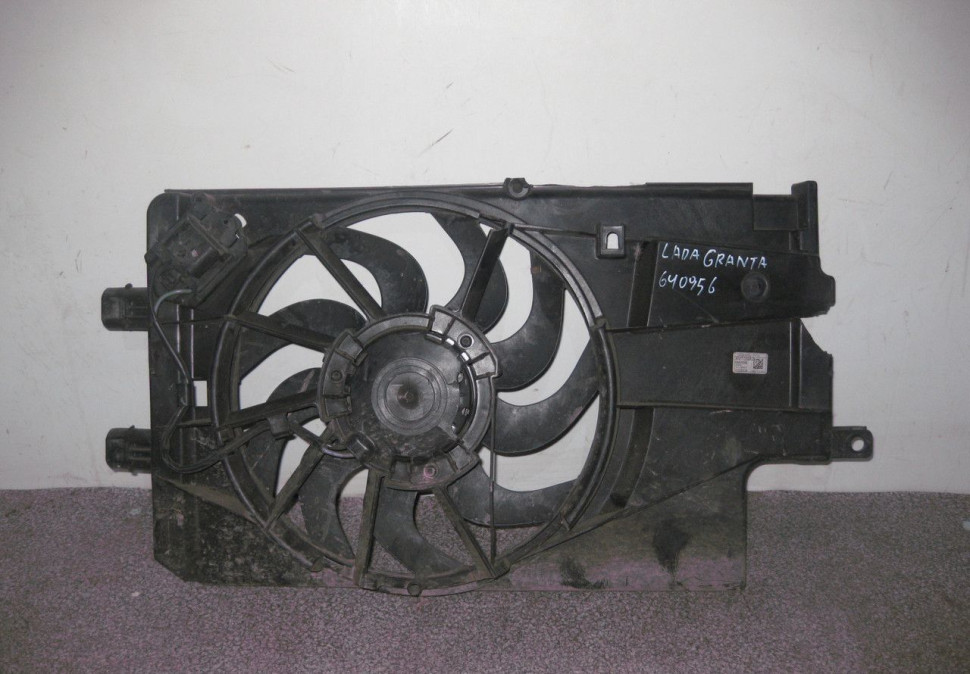 Диффузор вентилятора Lada Granta (мал. трещ.) oem 6400956 (скл-3)