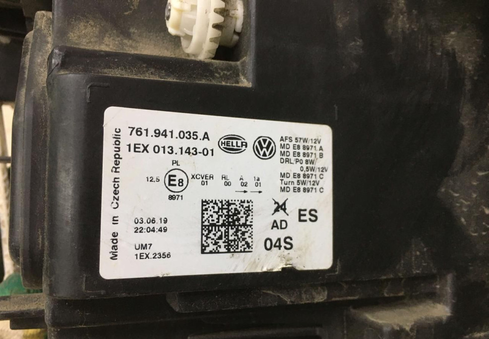 Фара левая Volkswagen Touareg 3 LED 2018 oem 761941035A