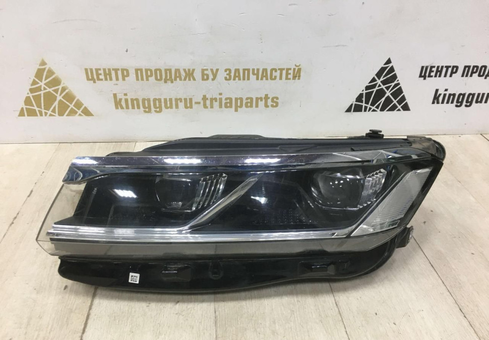 Фара левая Volkswagen Touareg 3 LED 2018 oem 761941035A