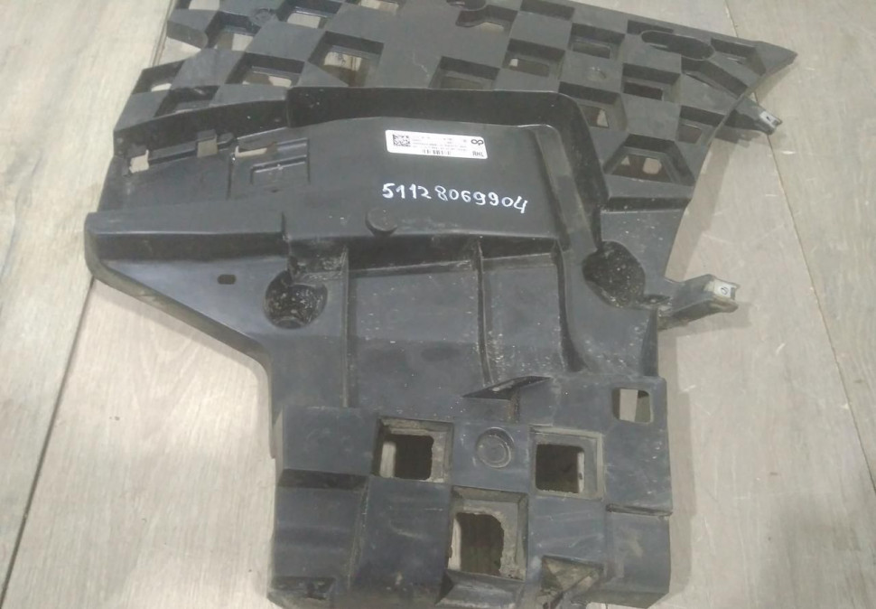 Кронштейн заднего бампера правый бу BMW X7 G07 M-Pack OEM 51128069904 Кронштейн заднего бампера правый бу BMW X7 G07 M-Pack OEM 51128069904