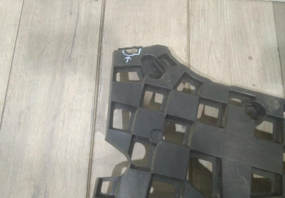 Кронштейн заднего бампера правый бу BMW X7 G07 M-Pack OEM 51128069904 Кронштейн заднего бампера правый бу BMW X7 G07 M-Pack OEM 51128069904